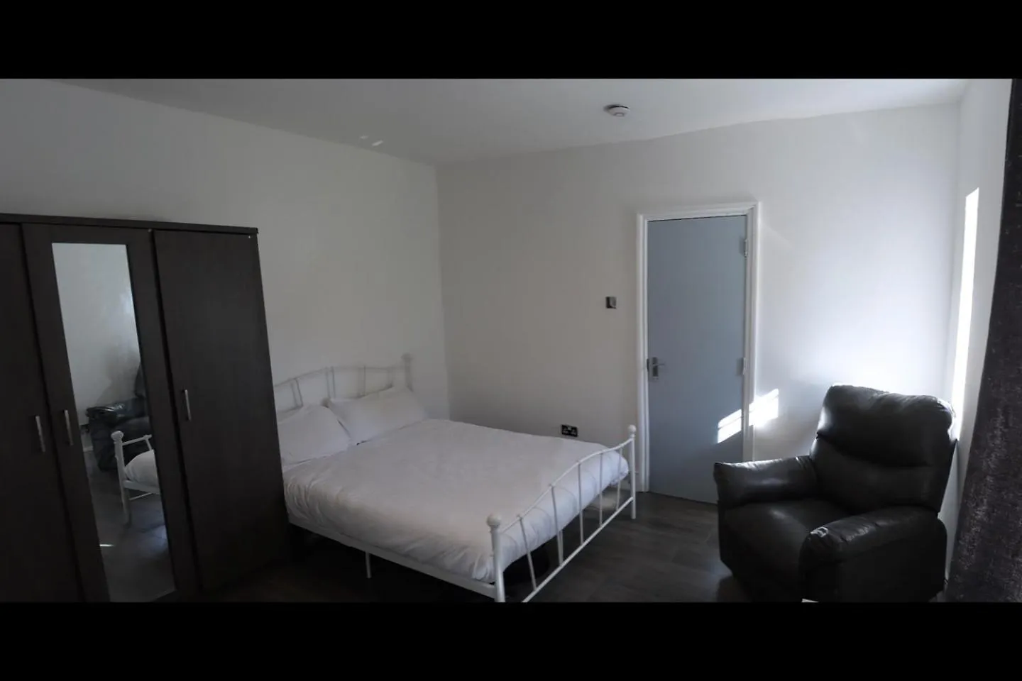 Holiday home Limehouse Townhomes Modern 4-Bedroom, 3-Bathroom Townhome With A Private Garden London