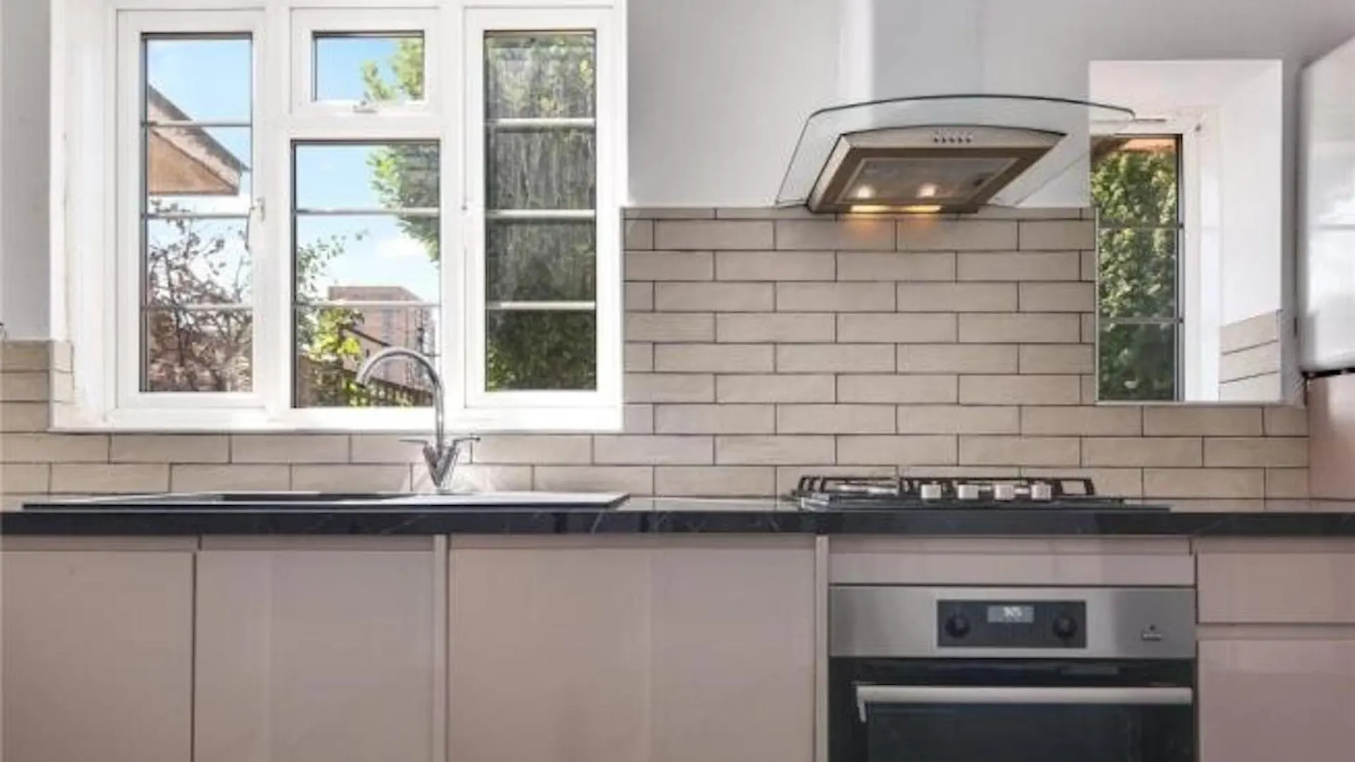 Holiday home Limehouse Townhomes Modern 4-Bedroom, 3-Bathroom Townhome With A Private Garden London