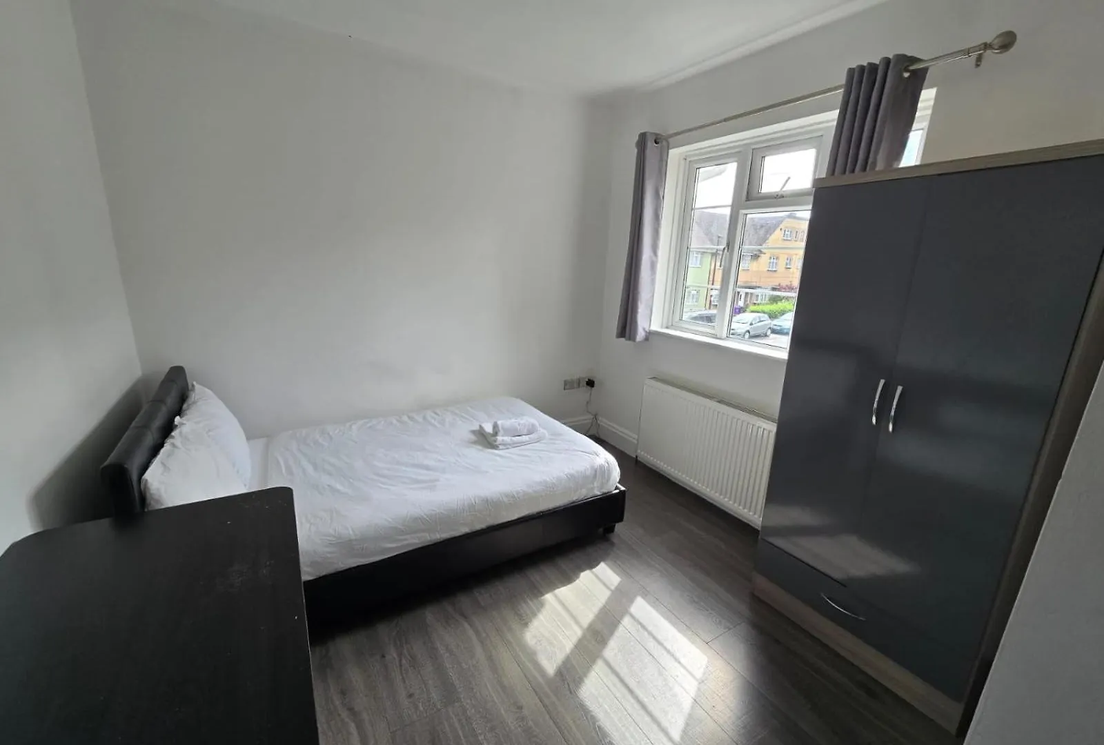 Limehouse Townhomes Modern 4-Bedroom, 3-Bathroom Townhome With A Private Garden London